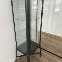 Flytteauktion *Pallereoler - Ventilationsanlæg - Symaskiner m.m.*