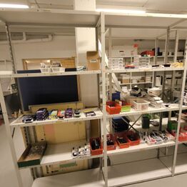 AMU Vest "Del 12" - Kunst og kontorartikler