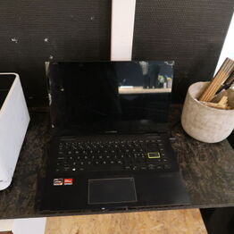 Blomst & Gren ApS *Del 1 - Gavekurve - Planter - Butiksinventar m.m.*