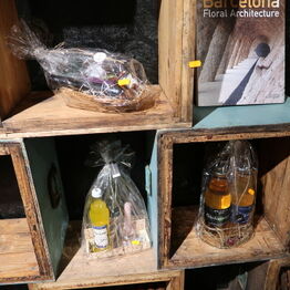 Blomst & Gren ApS *Del 1 - Gavekurve - Planter - Butiksinventar m.m.*