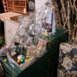 Blomst & Gren ApS *Del 1 - Gavekurve - Planter - Butiksinventar m.m.*