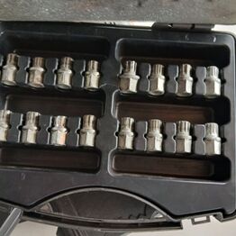 Køretøjer, lifte, værktøj fra Grome Automobiler