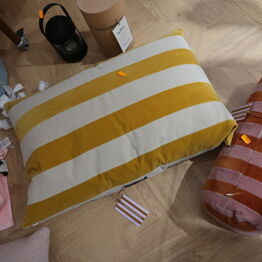 ByFlou.com ApS - Houmøllers Møbler *Del 2 - Brugskunst m.m. af MONTANA, GEORG JENSEN, HAY, KAY BOJESEN, VIPP m.fl.*