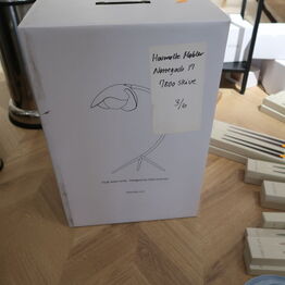 ByFlou.com ApS - Houmøllers Møbler *Del 2 - Brugskunst m.m. af MONTANA, GEORG JENSEN, HAY, KAY BOJESEN, VIPP m.fl.*