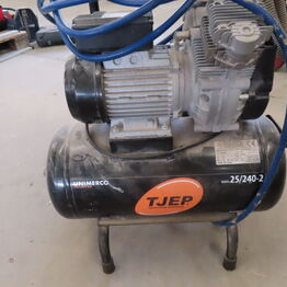 Overskud fra tømrerfirma, MAKITA, DEWALT mv.