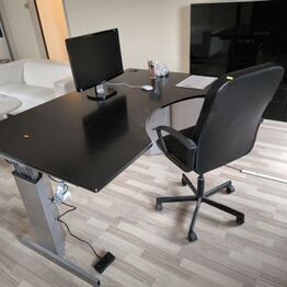 Demca ApS *Kontor *Butiksinventar *Lagerinventer* Truck * Stablere