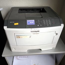 Demca ApS *Kontor *Butiksinventar *Lagerinventer* Truck * Stablere