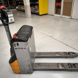 Demca ApS *Kontor *Butiksinventar *Lagerinventer* Truck * Stablere