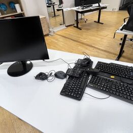 LYNAUKTION Kontor Inventar