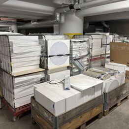 TEC (Teknisk Skole) Frederiksberg Stort Parti Lamper, Stole,  Affaldssækkeholdere, Vandvarmere m.m.