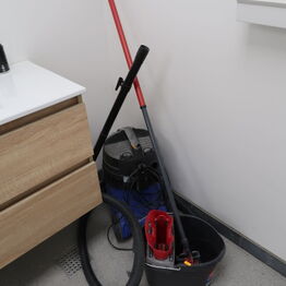 Level-Floor ApS *Del 1 - Værktøj & Varelager*