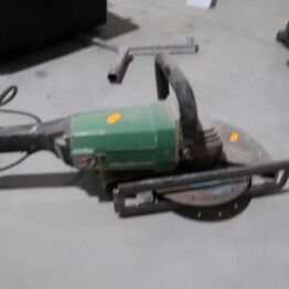 Level-Floor ApS *Del 1 - Værktøj & Varelager*