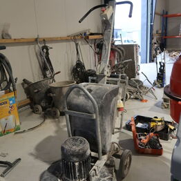 Level-Floor ApS *Del 1 - Værktøj & Varelager*