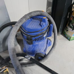 Level-Floor ApS *Del 1 - Værktøj & Varelager*