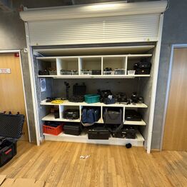 Deluca Film *Del 1 - Kontorinventar - Videokameraer - Lyd/Lys m.m.*