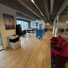 Deluca Film *Del 1 - Kontorinventar - Videokameraer - Lyd/Lys m.m.**OBS: ÆNDRET UDLEVERINGSDAG**