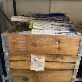 Autoreservedele sælges pallevis (viskerblade, tagbøjler, støddæmpere, filtre mv.)