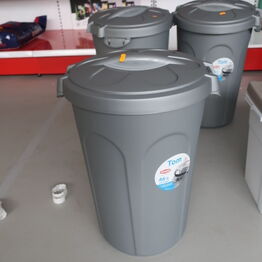 Petfood Trading Wholesale ApS *Udstyr, legetøj og fodder til hund, kat og hest*