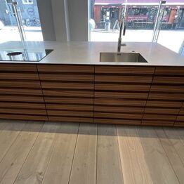 Form Plus+ ApS* Køkkener, Kontorinventar, Hvidevarer mv.