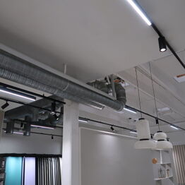 Level-Floor ApS *Del 2 - Showroom - Kontorinventar m.m.*