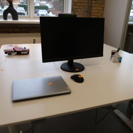 Level-Floor ApS *Del 2 - Showroom - Kontorinventar m.m.*