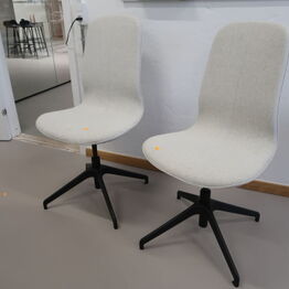 Level-Floor ApS *Del 2 - Showroom - Kontorinventar m.m.*