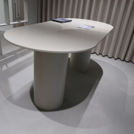 Level-Floor ApS *Del 2 - Showroom - Kontorinventar m.m.*