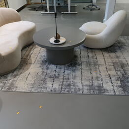 Level-Floor ApS *Del 2 - Showroom - Kontorinventar m.m.*