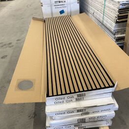 Byggematerialer, Gulv, Akustik auktion, akustikpaneler, akustikfliser, skruer mm. i forskellige størrelser