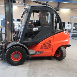 Truck, robotarm og div. byggematerialer fra Venning Maskinfabrik