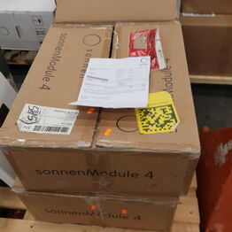 LYNAUKTION: Batterier, invertere og køleanlæg