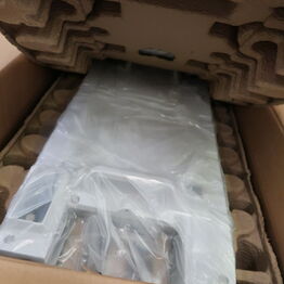 LYNAUKTION: Batterier, invertere og køleanlæg