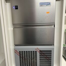 LYNAUKTION - Paper & Tea Kronprinsensgade *Butiksinventar, Te, Bardiske m.v*