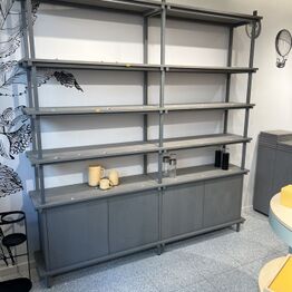 LYNAUKTION - Paper & Tea Kronprinsensgade *Butiksinventar, Te, Bardiske m.v*