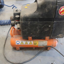 Kjellerup En3prenøren *Gravemaskiner, trailere, entreprenørmateriel m.v.*