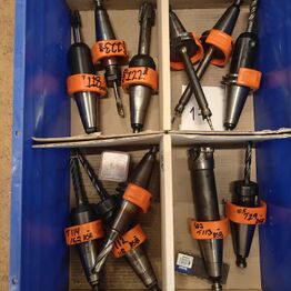 Maskiner, Materialer og værktøj til dæk og fælge