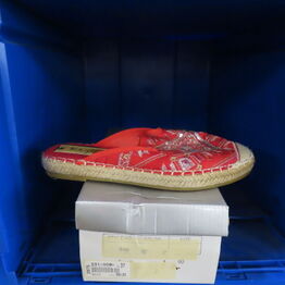 Sko, stilletter, slippers, støvler, sandaler