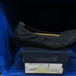 Sko, stilletter, slippers, støvler, sandaler