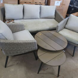 Sofa ARNE JACOBSEN model 3303, Senge, stole, planter, havemøbler m.m. - Sorø