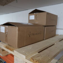 Dash Two ApS *Kontorinventar - Merchandise - LP'er - Elektronik m.m.*