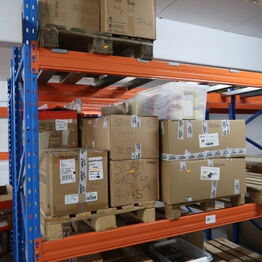 Dash Two ApS *Kontorinventar - Merchandise - LP'er - Elektronik m.m.*