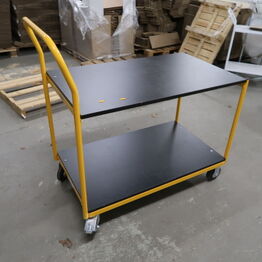 Dash Two ApS *Kontorinventar - Merchandise - LP'er - Elektronik m.m.*