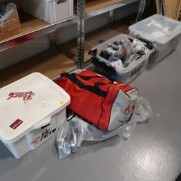 Dash Two ApS *Kontorinventar - Merchandise - LP'er - Elektronik m.m.*