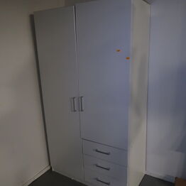 Dash Two ApS *Kontorinventar - Merchandise - LP'er - Elektronik m.m.*