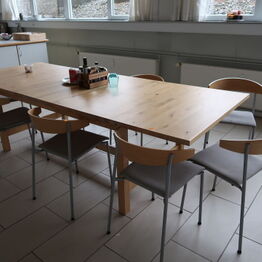 Dash Two ApS *Kontorinventar - Merchandise - LP'er - Elektronik m.m.*