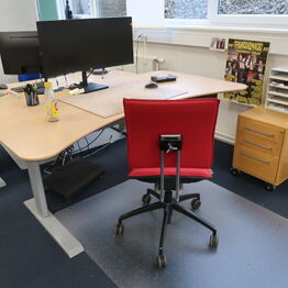 Dash Two ApS *Kontorinventar - Merchandise - LP'er - Elektronik m.m.*