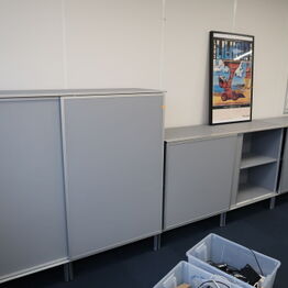 Dash Two ApS *Kontorinventar - Merchandise - LP'er - Elektronik m.m.*