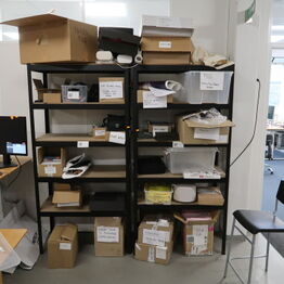 Dash Two ApS *Kontorinventar - Merchandise - LP'er - Elektronik m.m.*