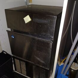 Konkursauktion over restaurant Platito