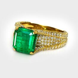 "Guldsmykker, diamanter, smaragd ring og tennisarmbånd "